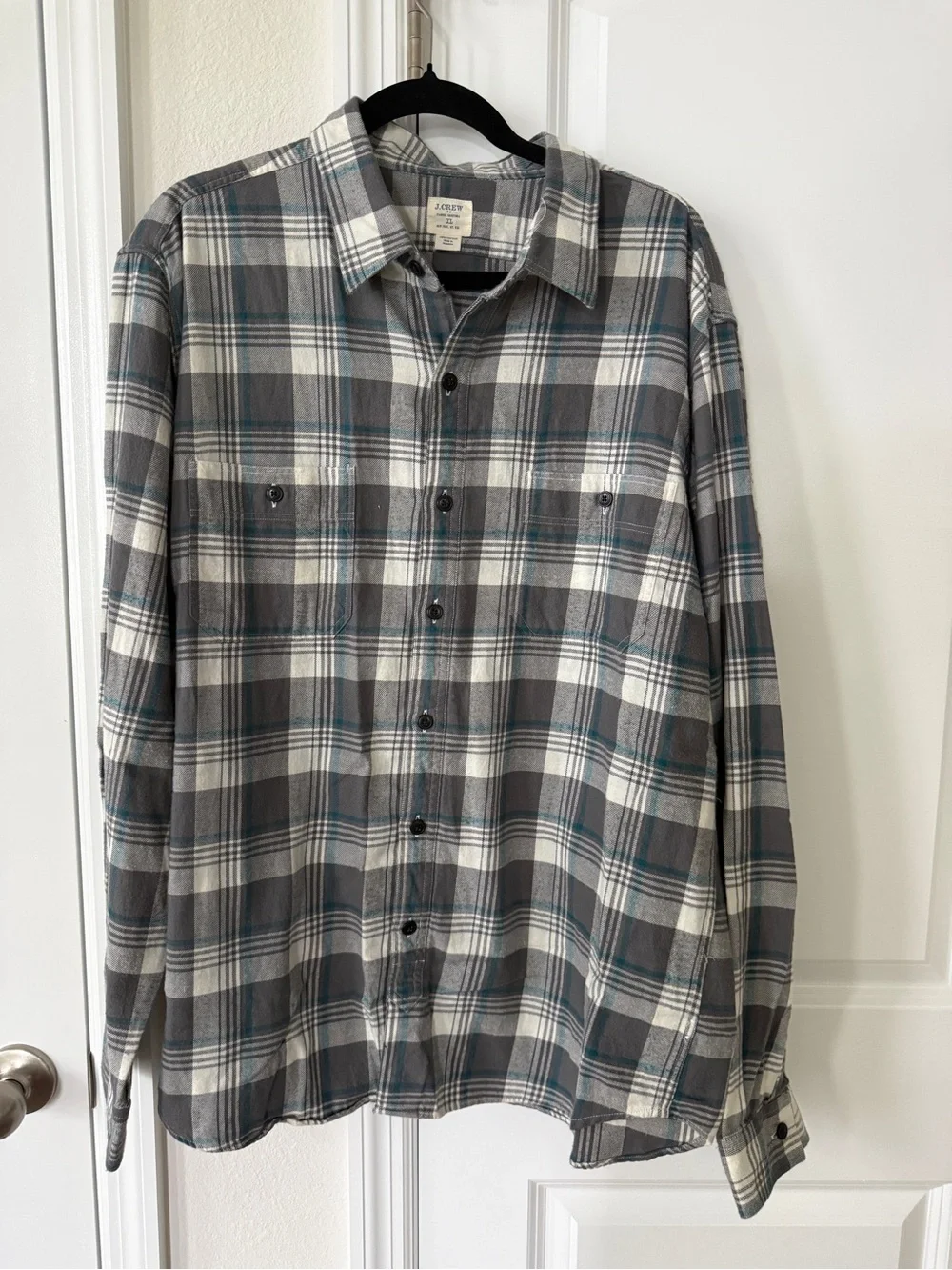 J. Crew - Men's Gray Plaid Button-Up long sleeve flannel Shirt